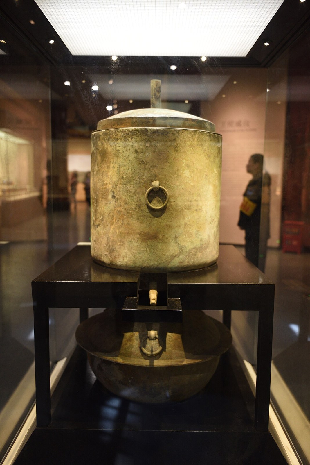 Bronze distilling apparatus excavated from the tomb of the Marquis of Haihun
