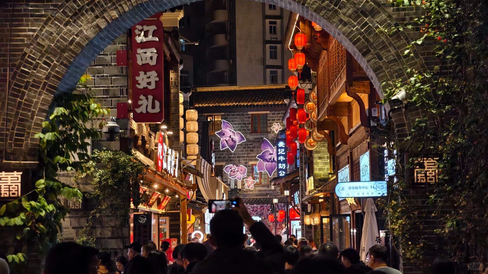 Lantern-lit night-market lanes at Wanshou Palace in Nanchang